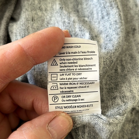 EUC Vince men’s cotton cashmere blend grey long sleeve striped sweater - Picture 8 of 8